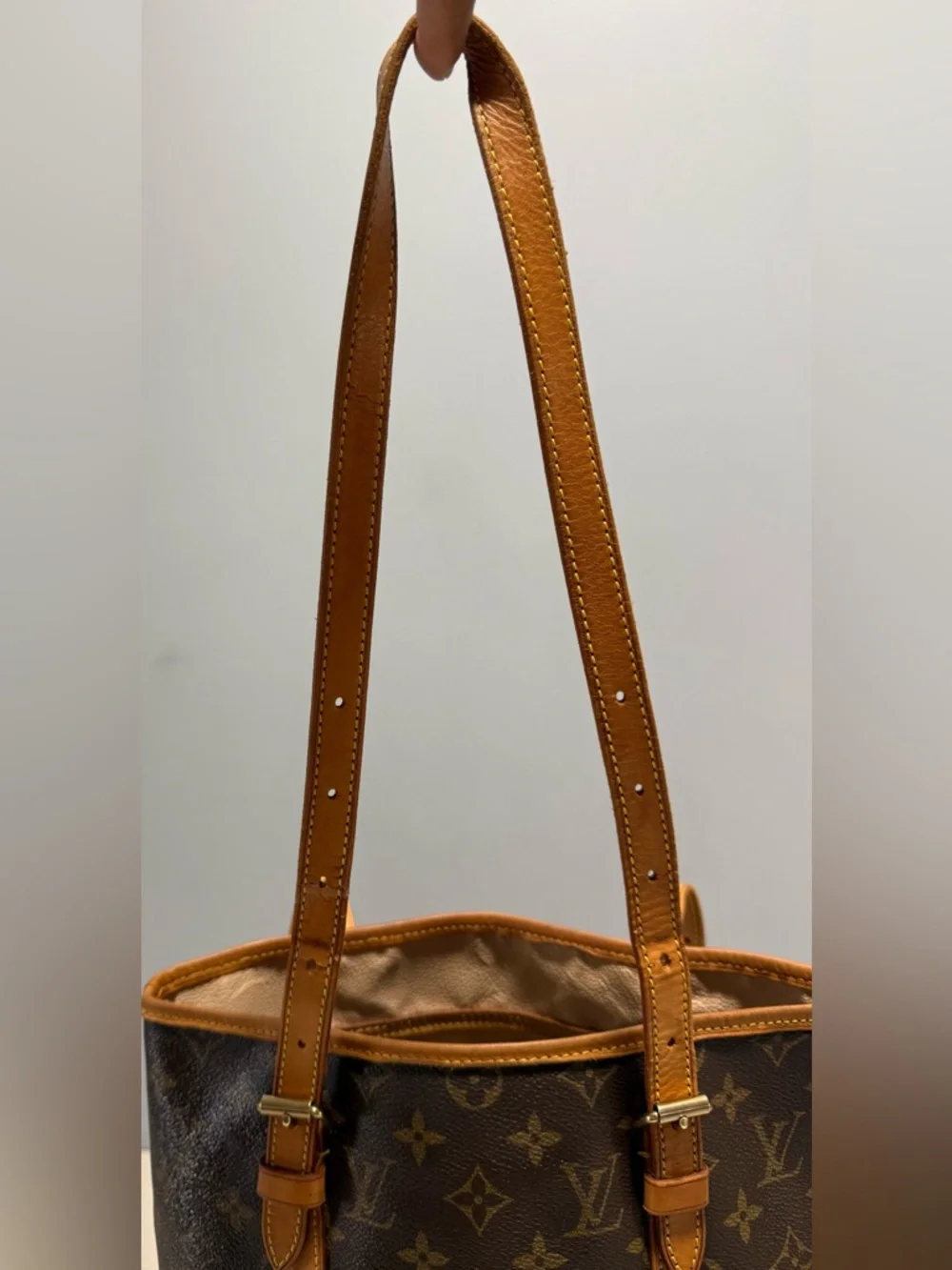 Louis Vuitton Bucket GM Monogram Shoulder Bag - Picture 10 of 16